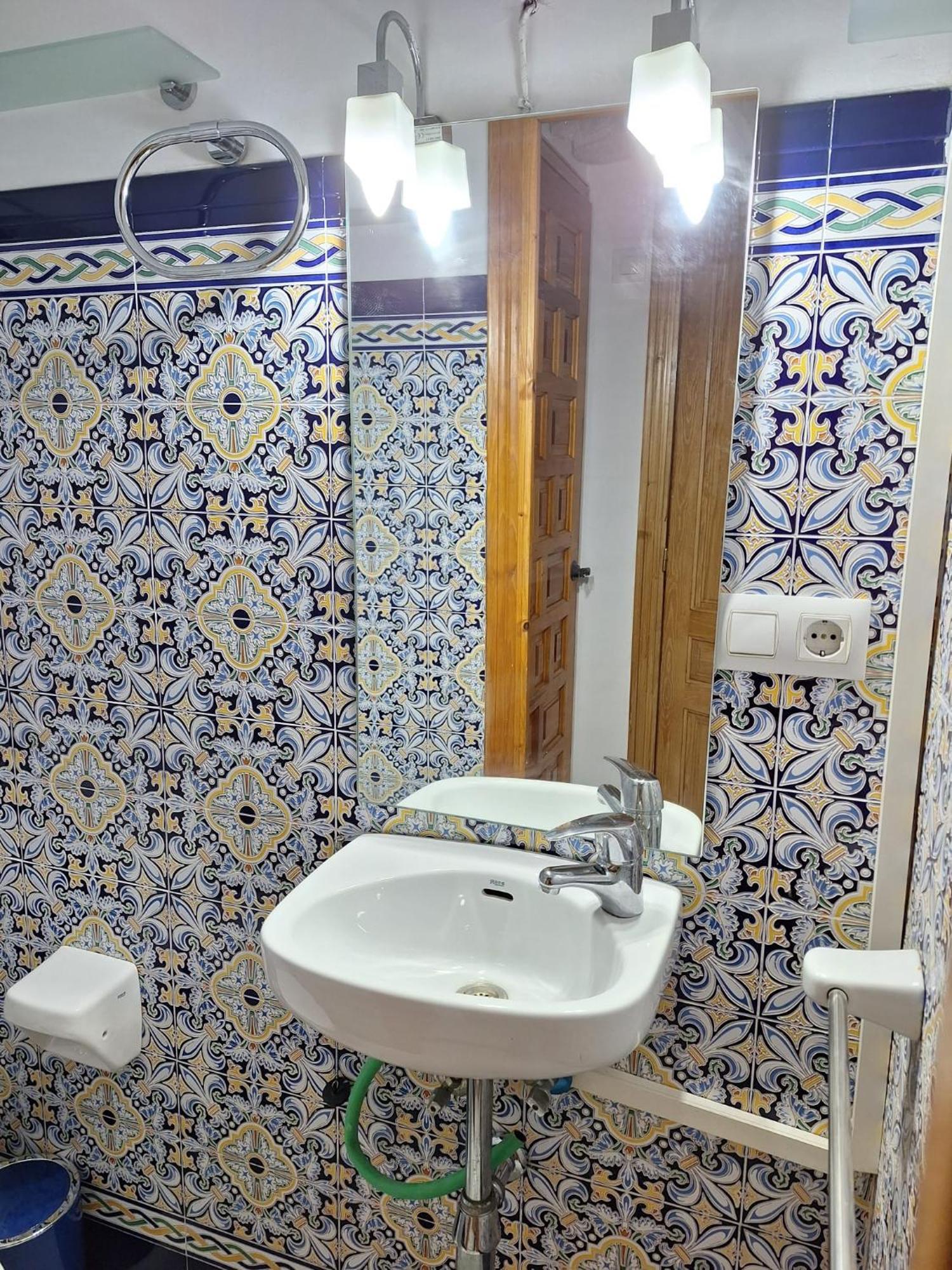 Apartamento Plaza San Roman Sevilla Bagian luar foto